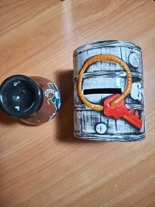 Керамические аромалампа и копилка.