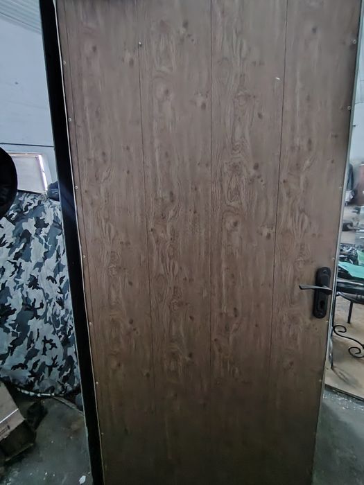Продаётся железная дверь