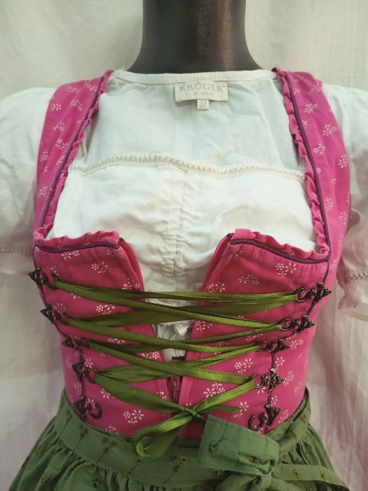 Dirndl Nr 34  rochie bavareză Oktiberfest rochie tiroleza sarafan tradițional austriac / german ,Oktoberfest