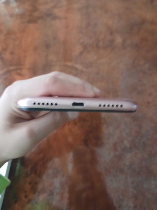 Telefon redmi 6 pro + korobka + chehol + amerikanskiy fleshka 8gbli