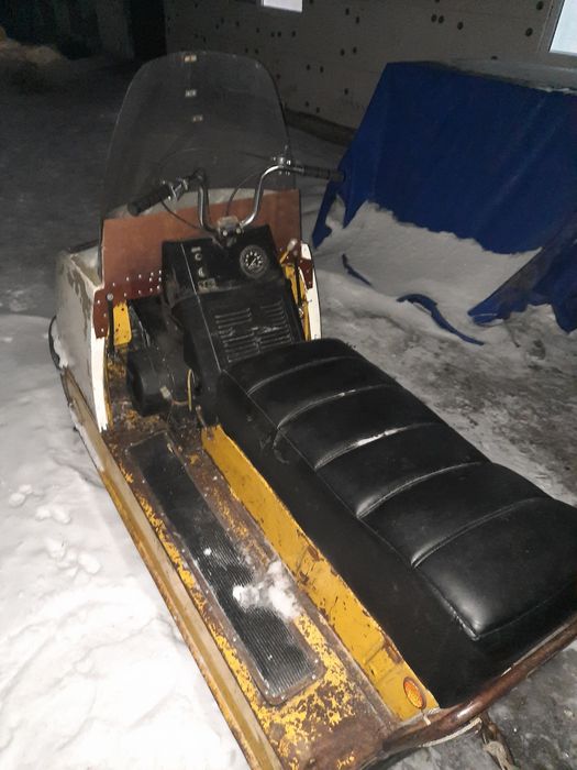 Продам снегоход буран