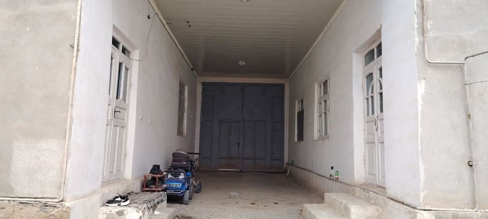 Hovli srochna sotiladi