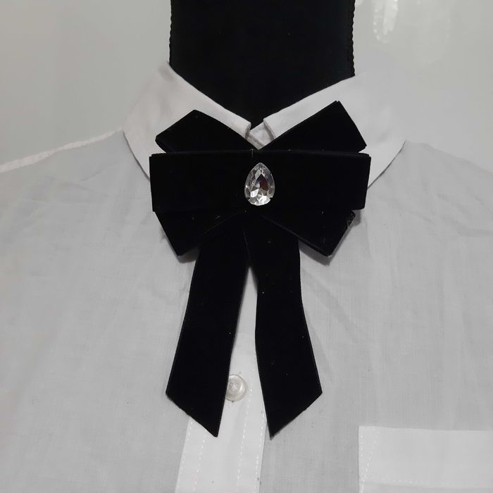 Brosa Meli Melo catifea neagra -fundă pentru guler/gât