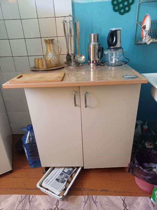 Продам стол  кухонный ( дерево )