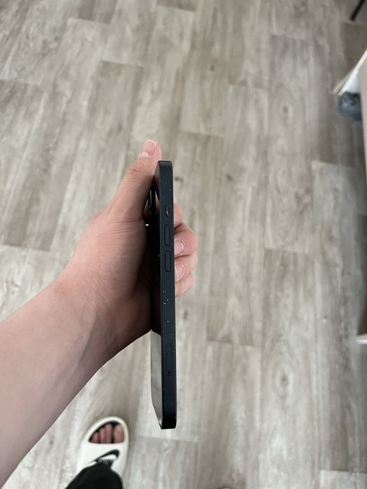 Продам Айфон 13