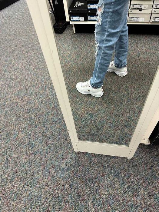 Продам кроссовки