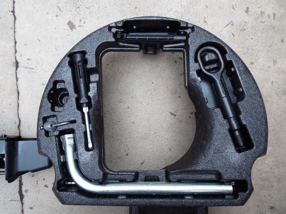 vand trusa cric,coarba,cui tractare original audi A6,A7,S6,S7,RS6,RS7