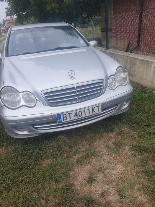 Автомобил мерцедес
