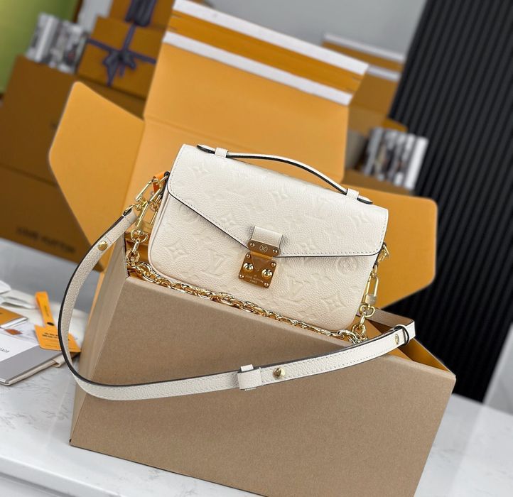 Geanta Louis Vuitton Metis, tip Premium