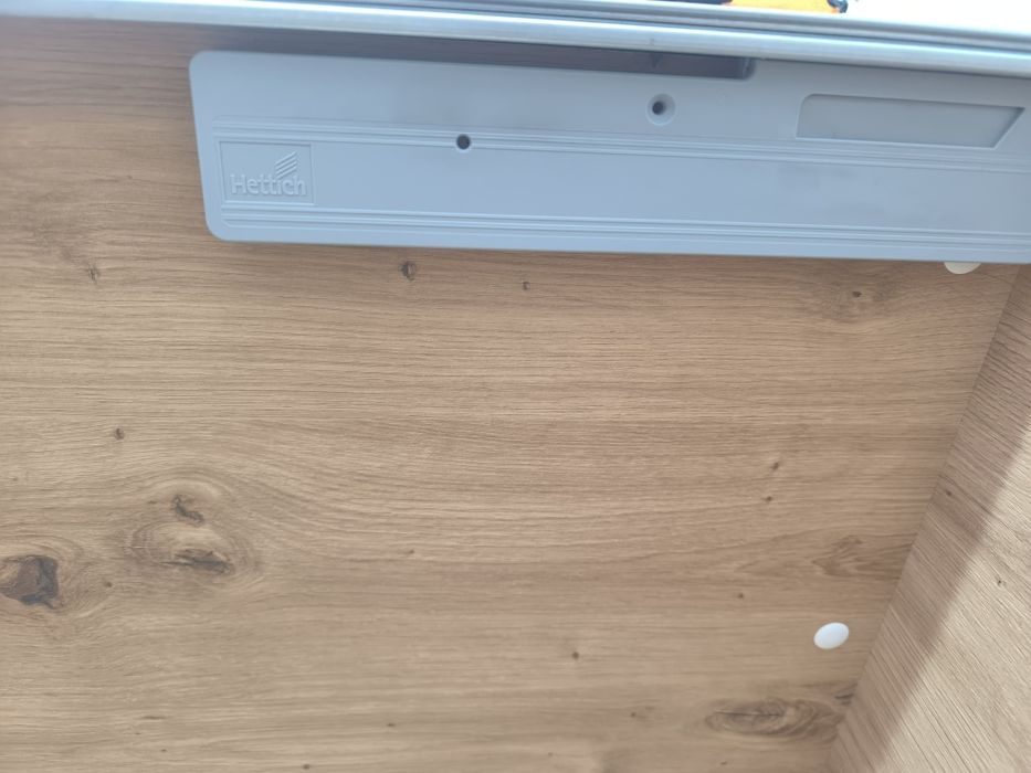 Гардероб с плъзгащи врати с механизъм за плавно затваряне Hettich