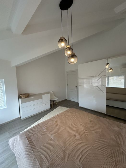 Дава се под наем Тристаен апартамент в Варна, Гръцка махала - 95 кв.м за 1000 € - Снимка #11