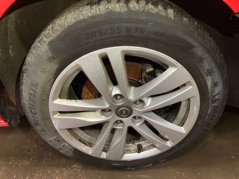 Алуминиеви джанти със зимни гуми 205/55 r 16 OPEL