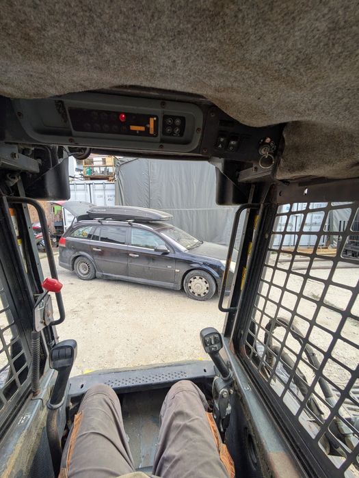 Vând miniincarcator frontal New Holland (Bobcat)