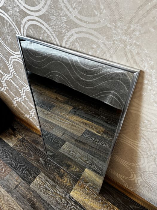 Продам зеркало с рамкой