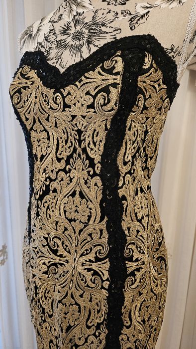 Rochie eleganta cu dantela aurie