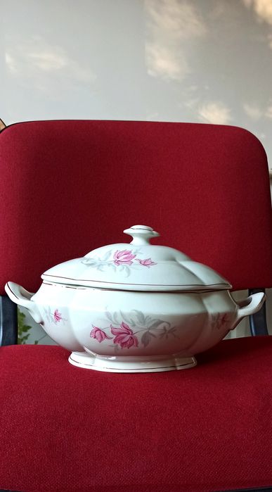 Порцеланов супник