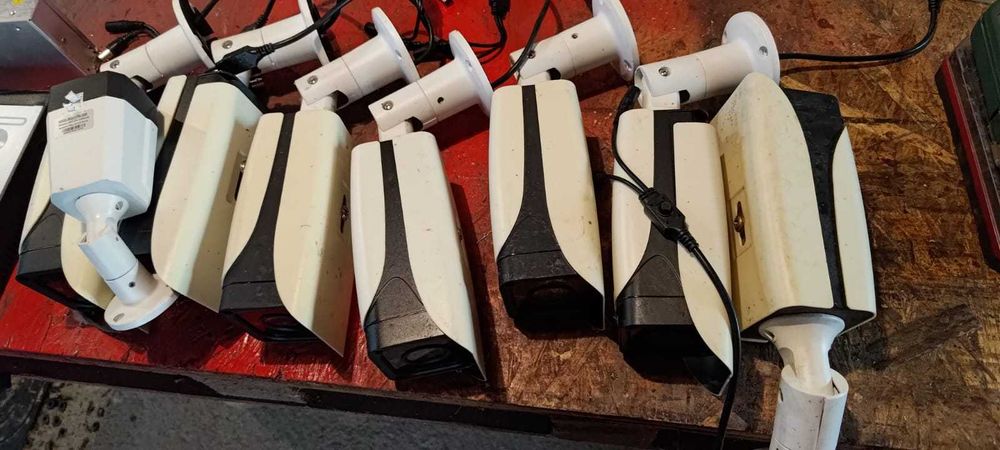 7 camere de supraveghere, DVR si sursa de alimentare