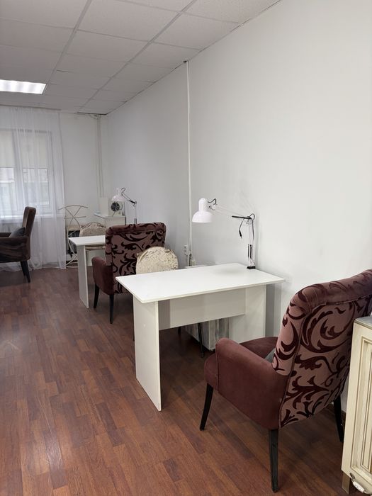 Сдам место маникюра