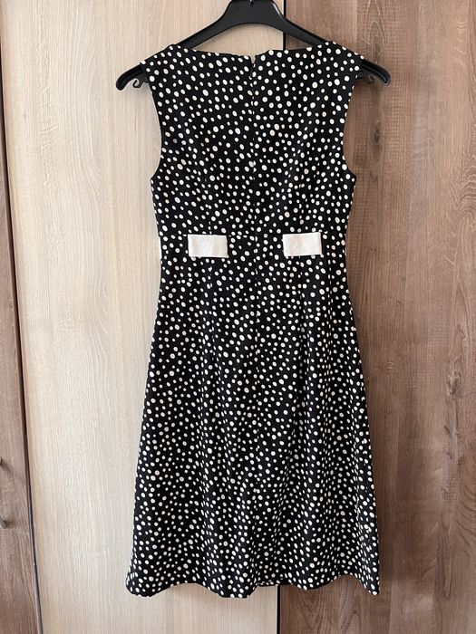 Дамска рокля до коляното