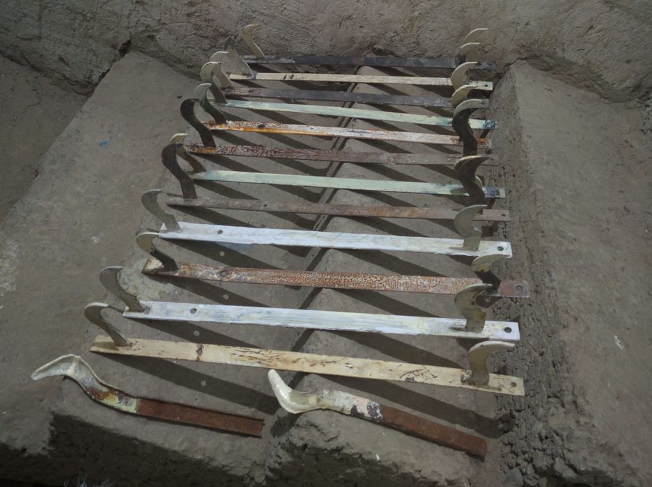 Крепеж, хомут для трубы. Кронштейн, крепление для батареи, радиатора.