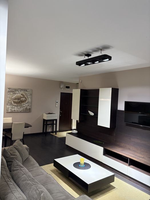 Inchiriez apartament