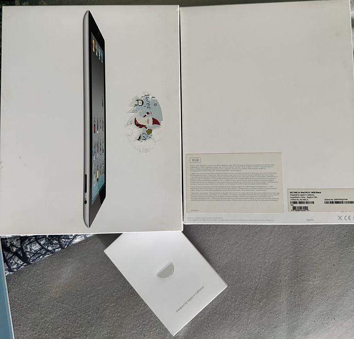 Tabletă Apple IPad Veche (locked, fullbox + husă apple)