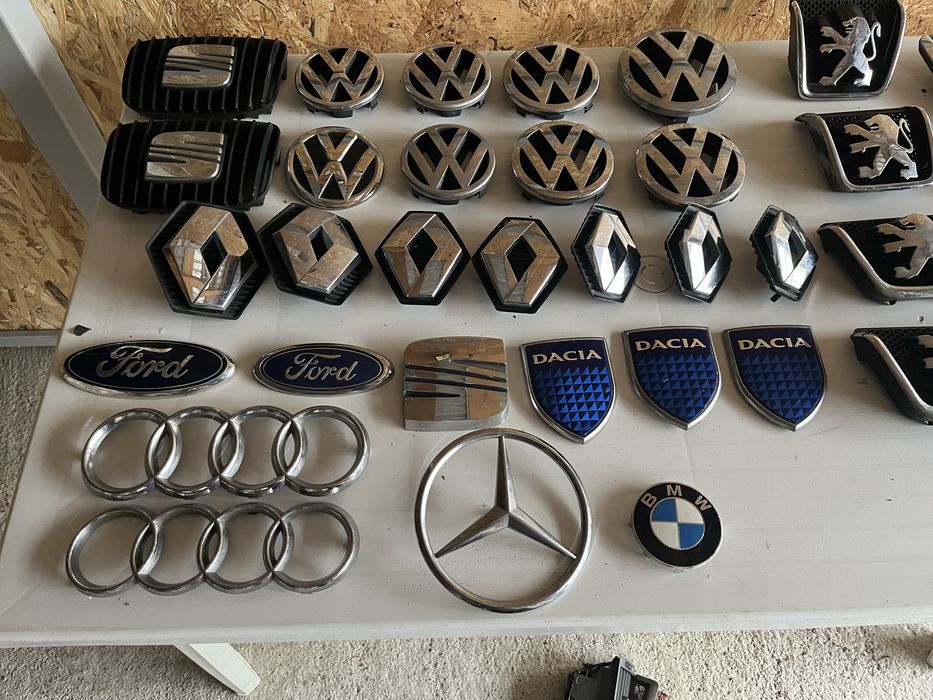 Emblema Logo peugeot /Mazda/ Renault /Dacia / Audi a4 / Seat/ Golf V/ clio/ mercedes/ volkswagen