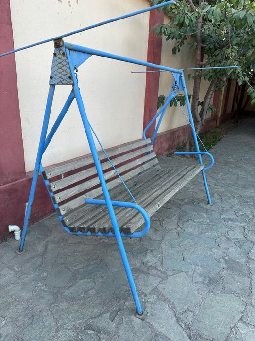 Деревянная качель для сада/двора.