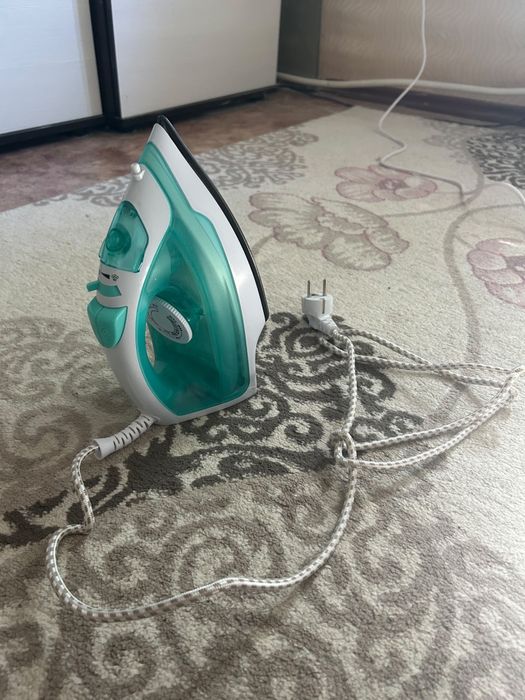 Продаю утюг VITEK
