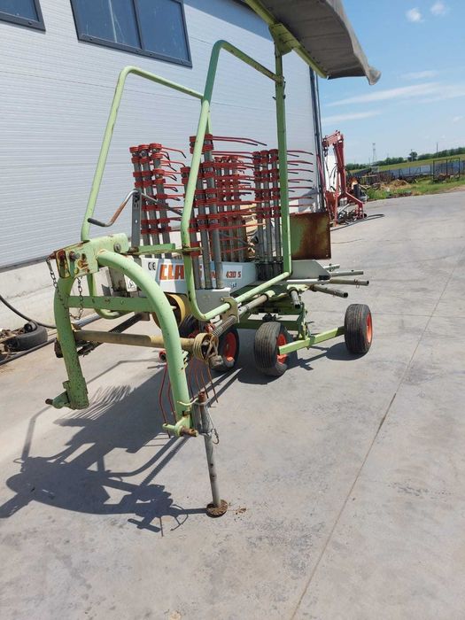 Grebla rotativa Claas Liner deschidere 4.30 metri 13 brate, recent adusa din Italia