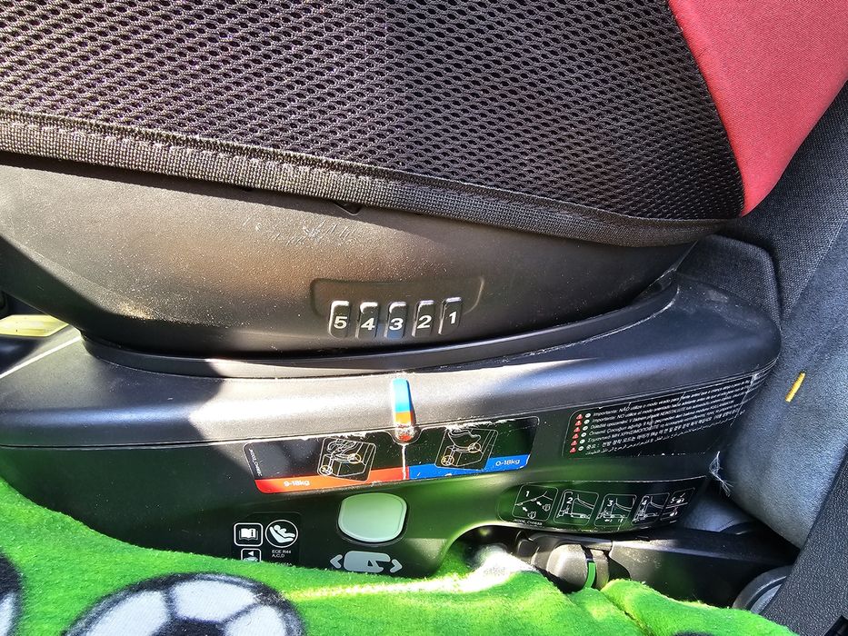 Scaun-auto-Rotativ-cu-Isofix-Spin-360-Merlot