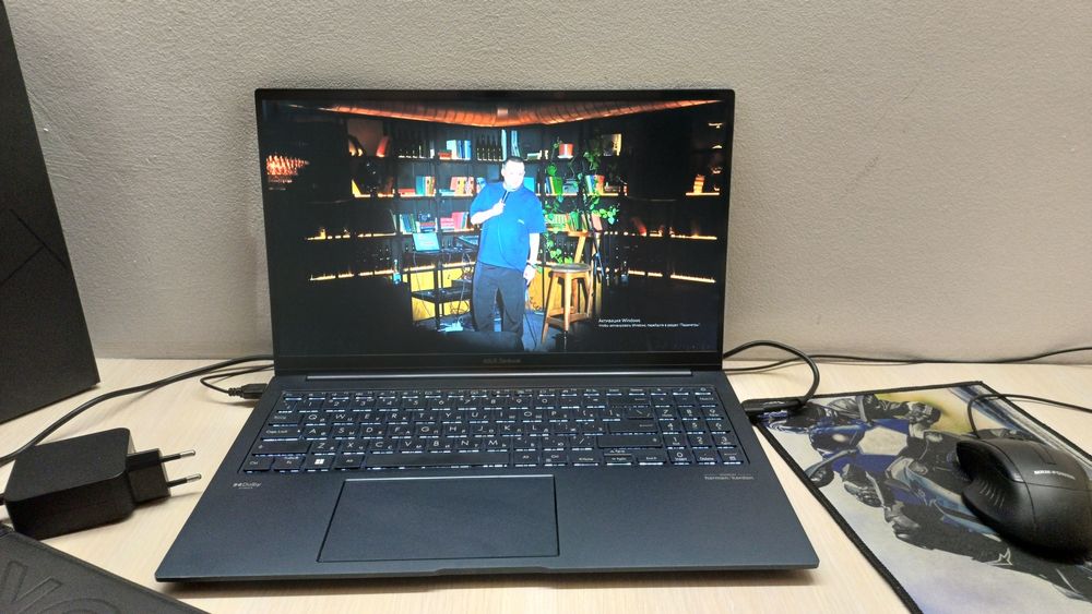 Asus Zenbook 15 AMD Ryzen7 7735U.