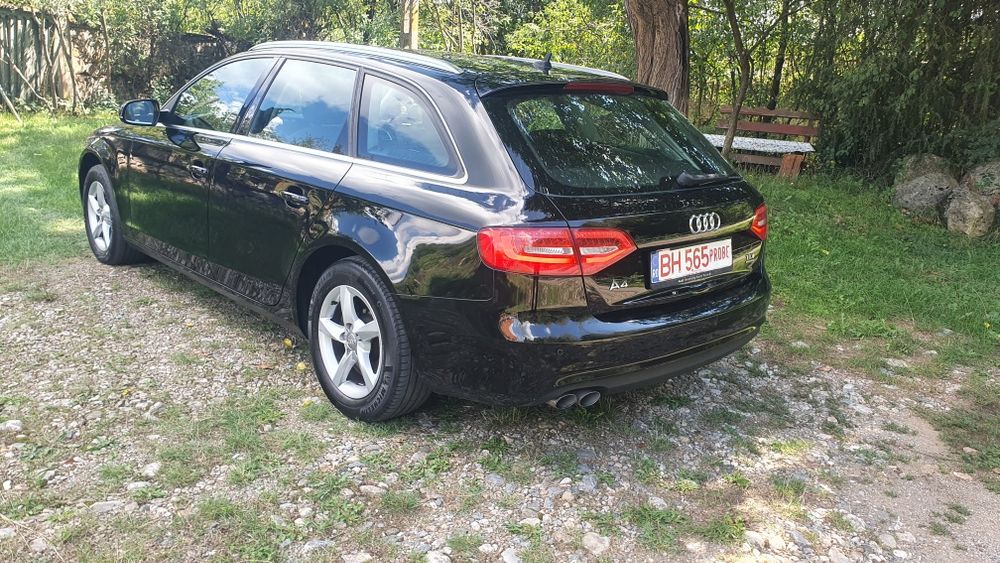 Audi A4 Avant 2013 Quattro 177 cp Xenon navigatie incalzire in scaune  senzori parcare start-stop cornering