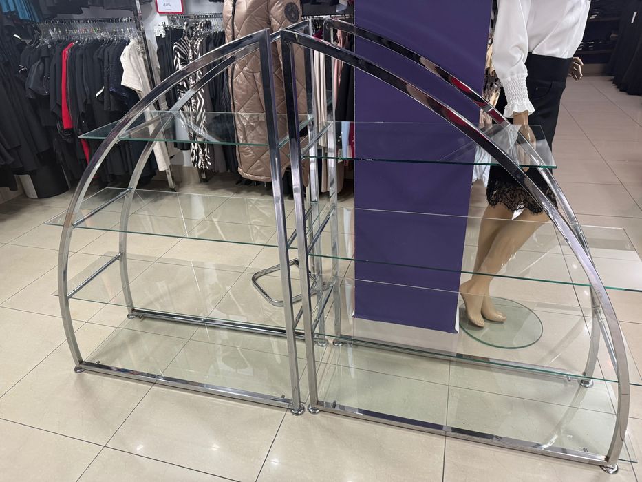 Vând stand de încălțăminte magazin și sporuri cu șină