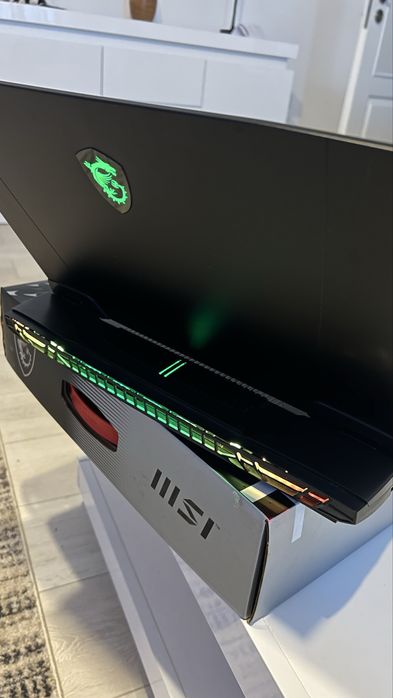 MSI Titan GT77 HX 13VI, i9‑13980HX, RTX 4090, 64GB, 4TB, impecabil
