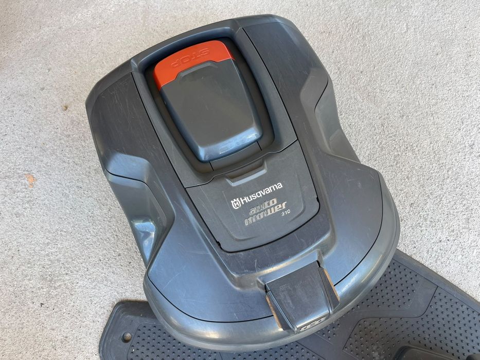 Robot tuns iarba Husqvarna 310 automower