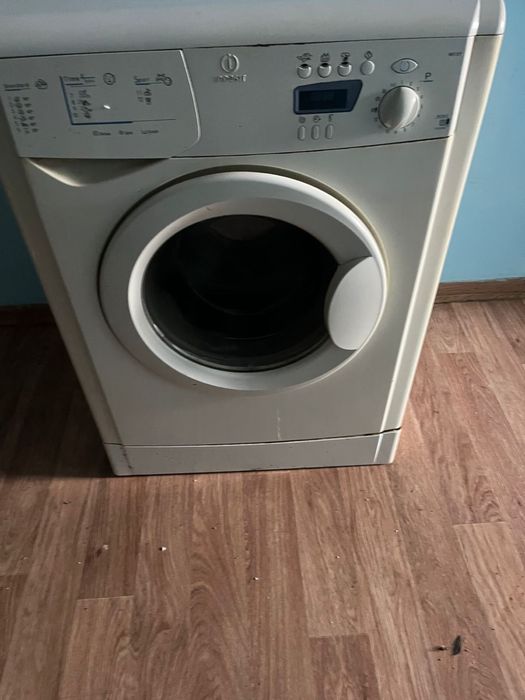 Продам стиральную машину indesit б/у