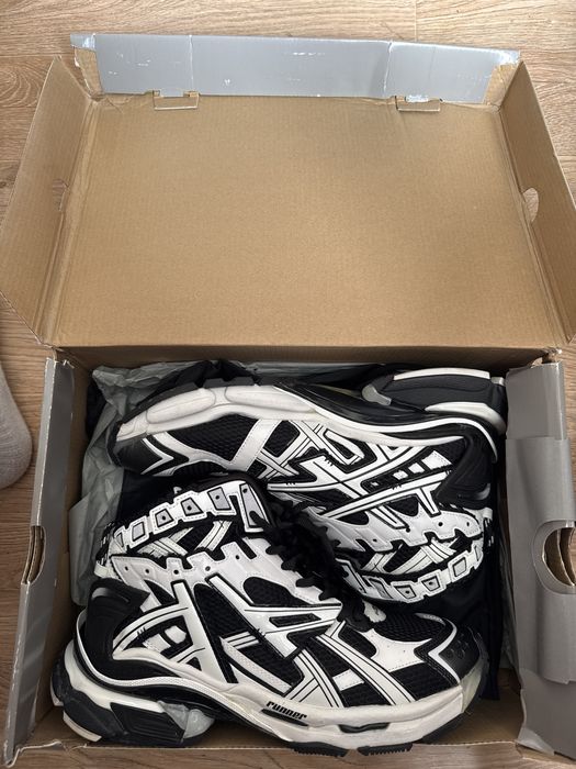 Balenciaga runner high