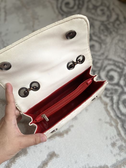 Продается белая сумка