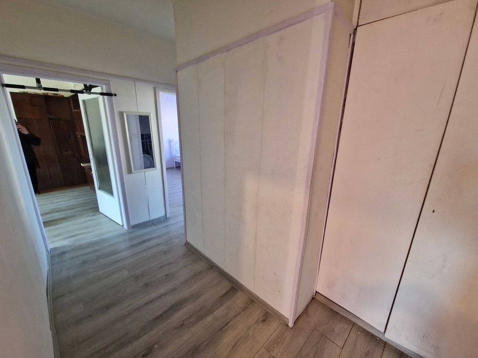 Апартамент с 4 самостоятелни стаи за продажба – кв. Струмско