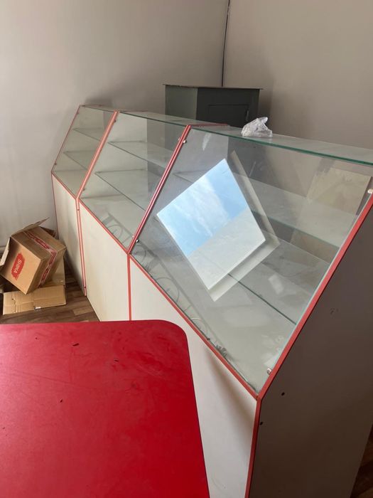 Продам Витрины , стол