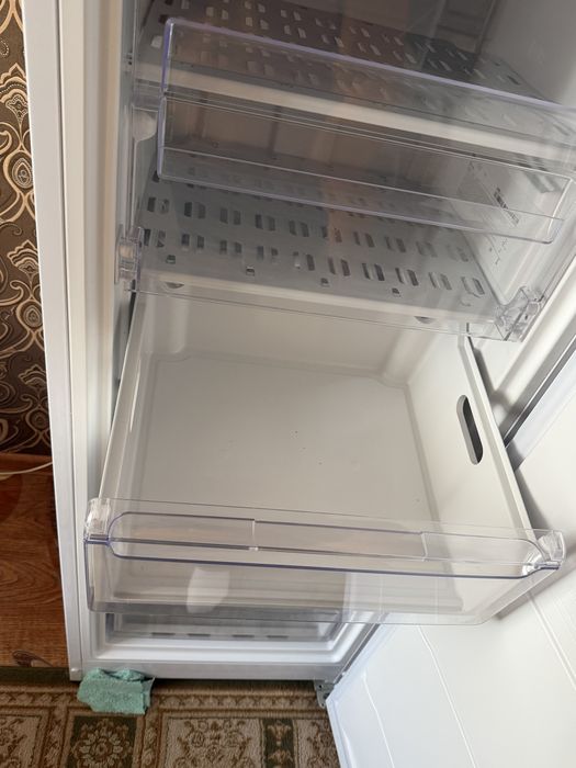 Продам морозильный шкаф