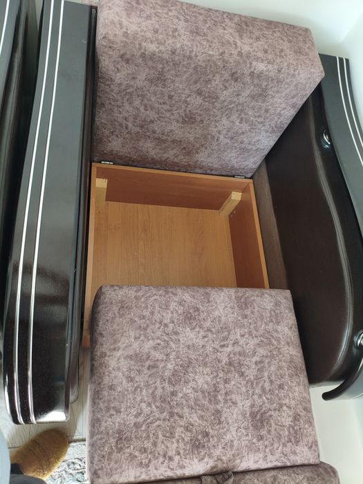 Диван с одним креслом