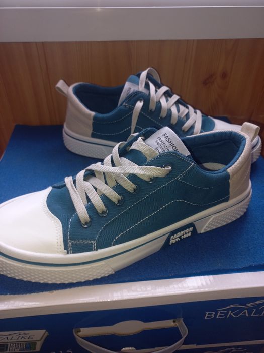 Продам новые кеды