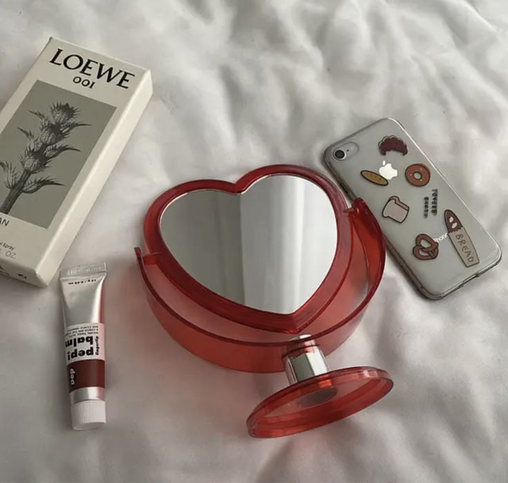 Зеркало в виде серцда