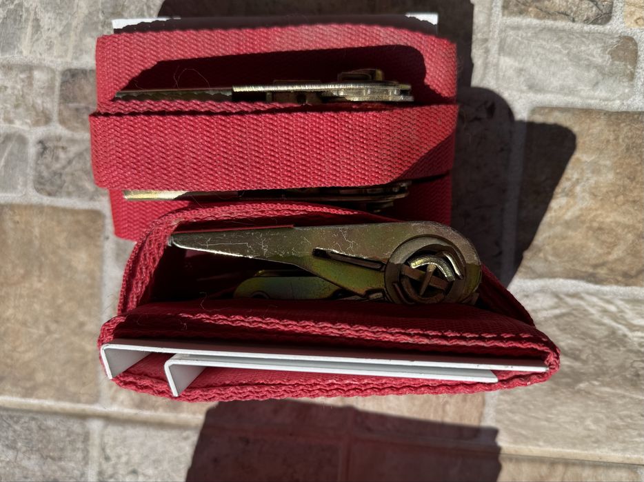 Set 4 chingi cu clichet pentru prindere marfă / bagaje, roșii, cu protecții colț