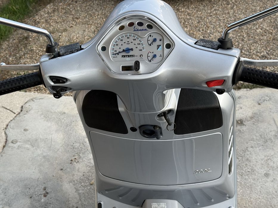 Vespa granturismo 200L