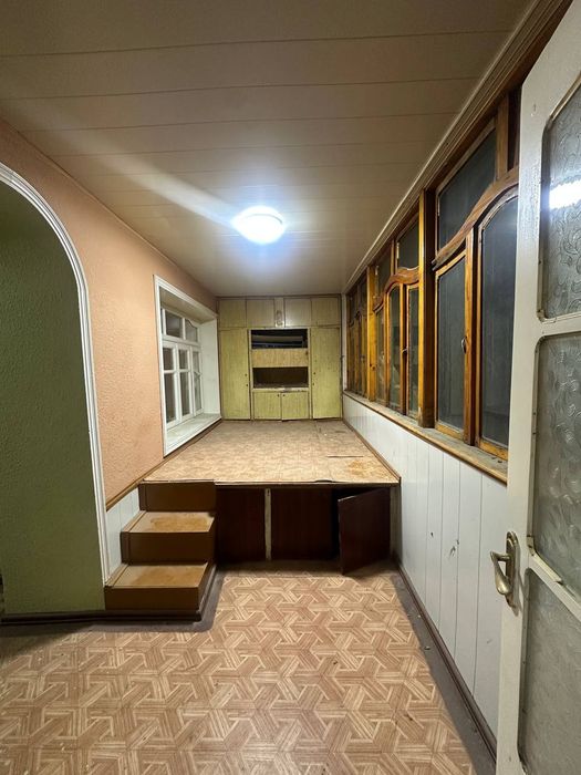 Алмазариски Район Квартира Арзон Нархга  Срочно Сотилади.