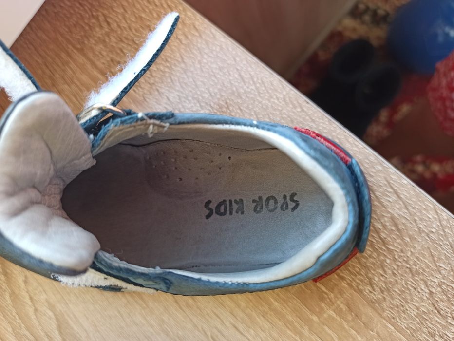 Детский кроссовки