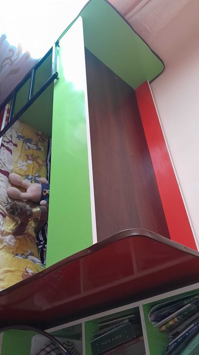 Детский двухэтажный кроват